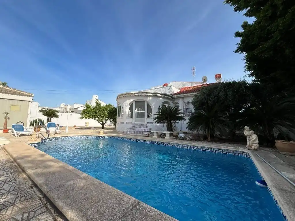 Vista exterior de Casa o xalet en venda en Los Alcázares amb Aire condicionat, Jardí privat i Terrassa