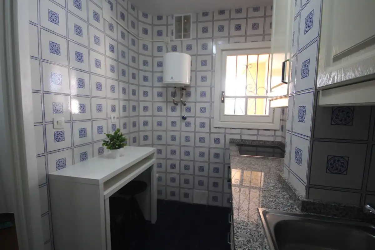 Cuina de Apartament en venda en Marbella amb Aire condicionat, Moblat i Piscina comunitària
