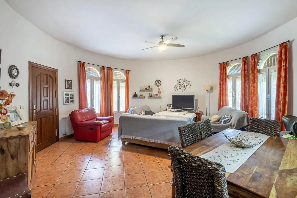 Sala d'estar de Casa o xalet en venda en Las Gabias amb Calefacció, Jardí privat i Terrassa
