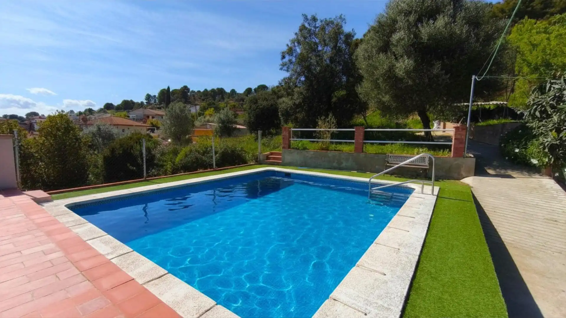 Piscina de Casa o xalet en venda en Olesa de Montserrat amb Aire condicionat, Terrassa i Piscina