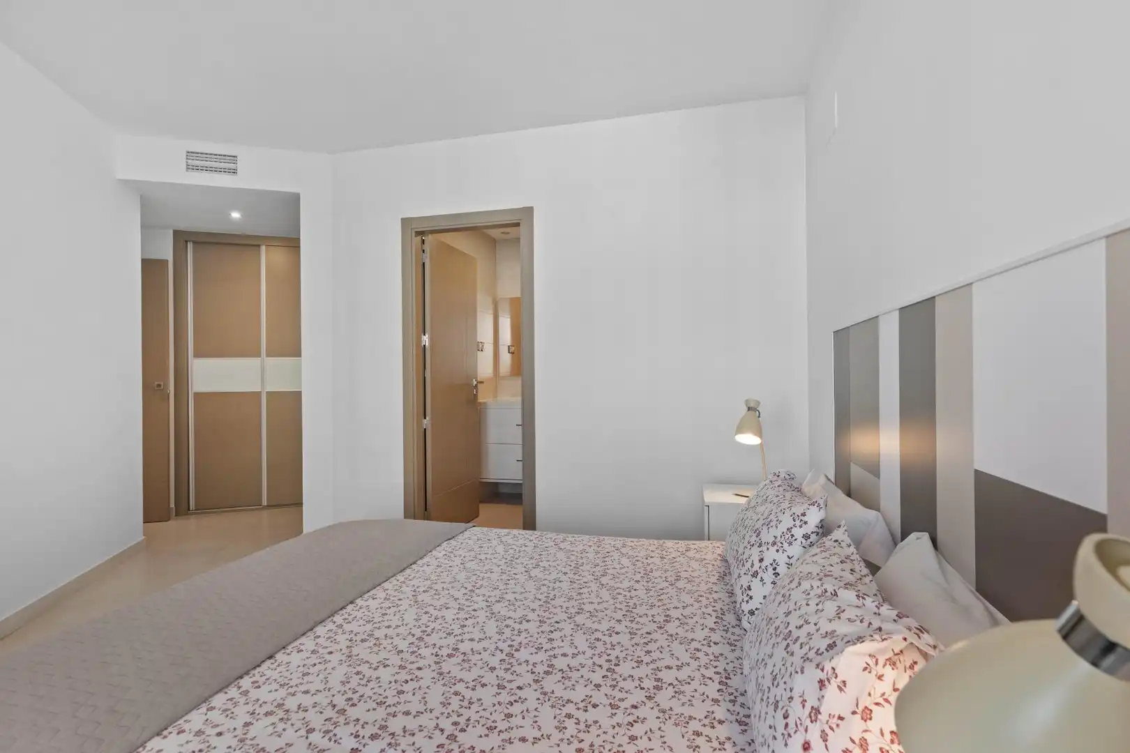 Dormitori de Apartament en venda en Elche / Elx amb Aire condicionat, Calefacció i Jardí privat