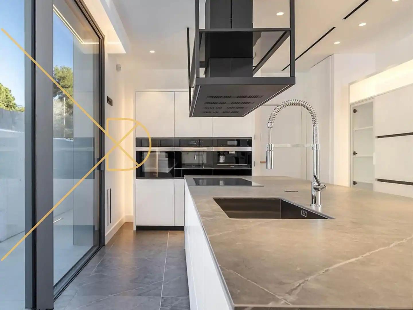 Cocina de Casa o chalet en venta en Barcelona con Aire acondicionado, Calefacción y Jardín privado