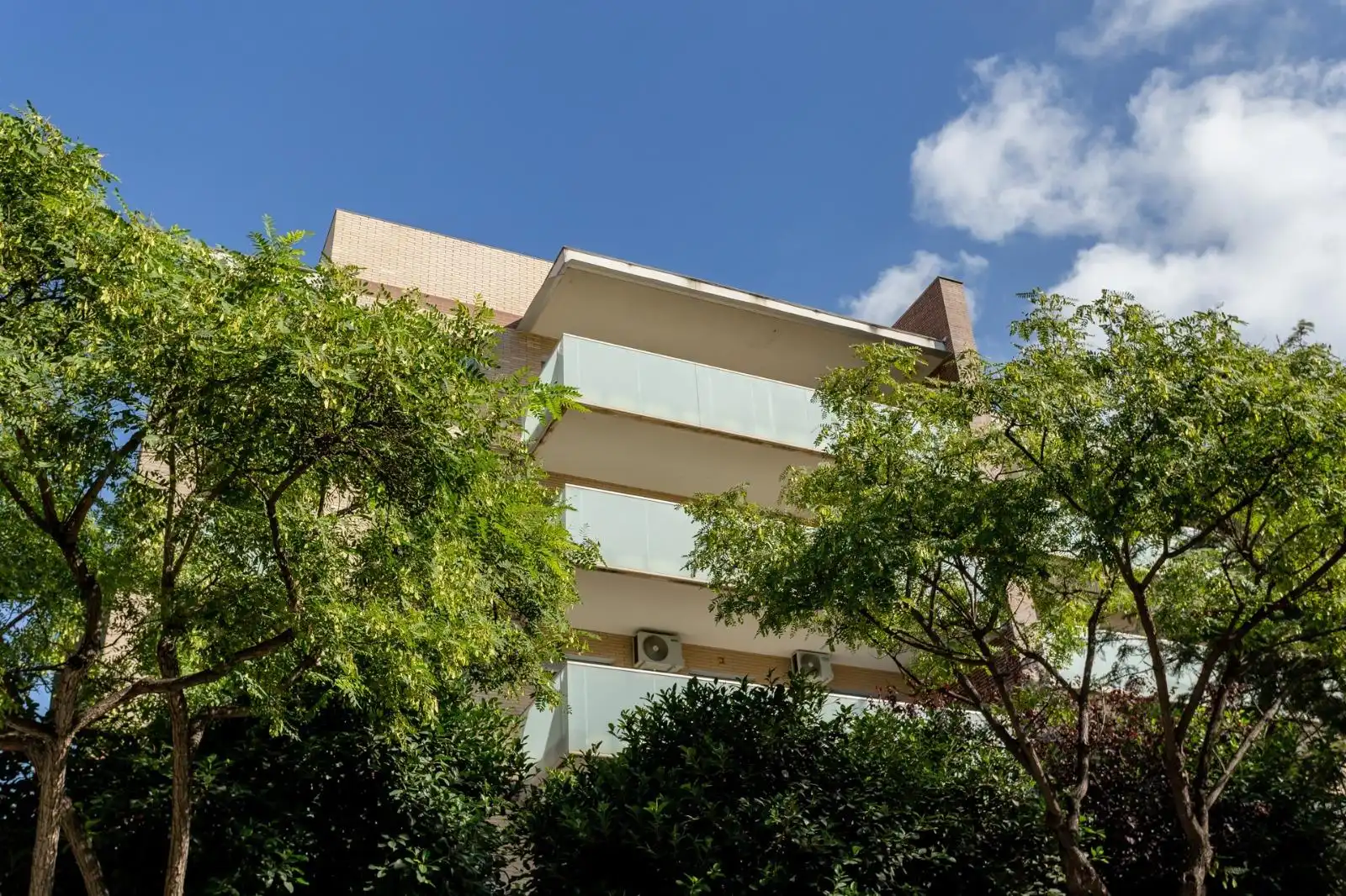 Außenansicht von Wohnung zum Verkauf in Salou mit Klimaanlage, Privatgarten und Terrasse