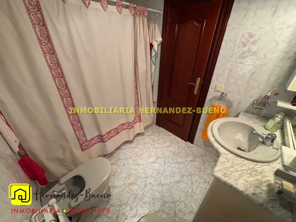 Baño de Piso en venta en Salamanca con Calefacción, Trastero y Amueblado