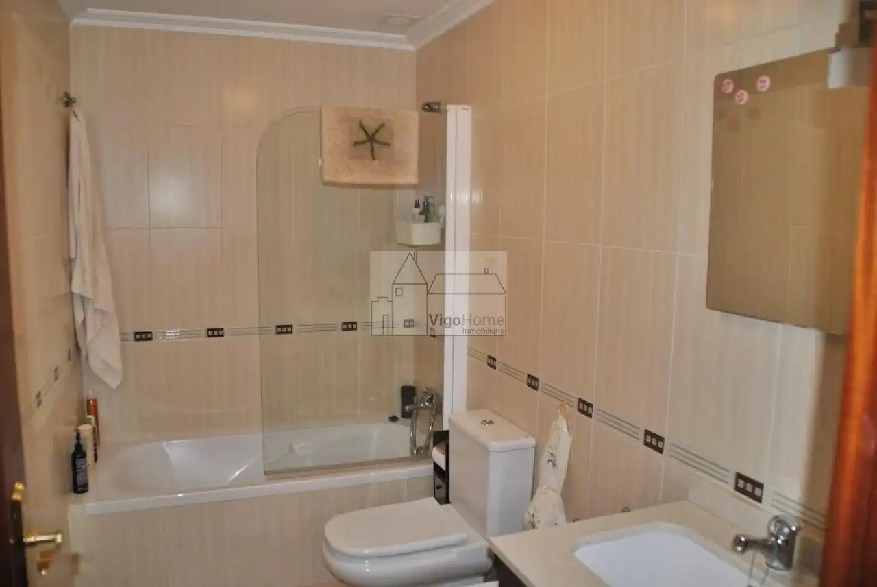 Bathroom of Houses for sale in Cangas   with Heating, Private garden and Terrace