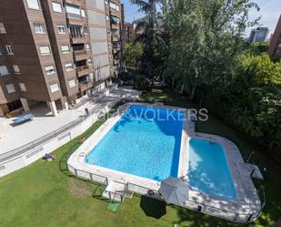 Swimming pool of Apartment to rent in  Madrid Capital  with Air Conditioner, Swimming Pool and Balcony