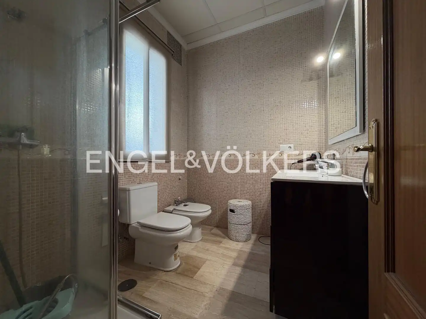 Bathroom of Attic for sale in Sevilla  with Air Conditioner, Heating and Terrace