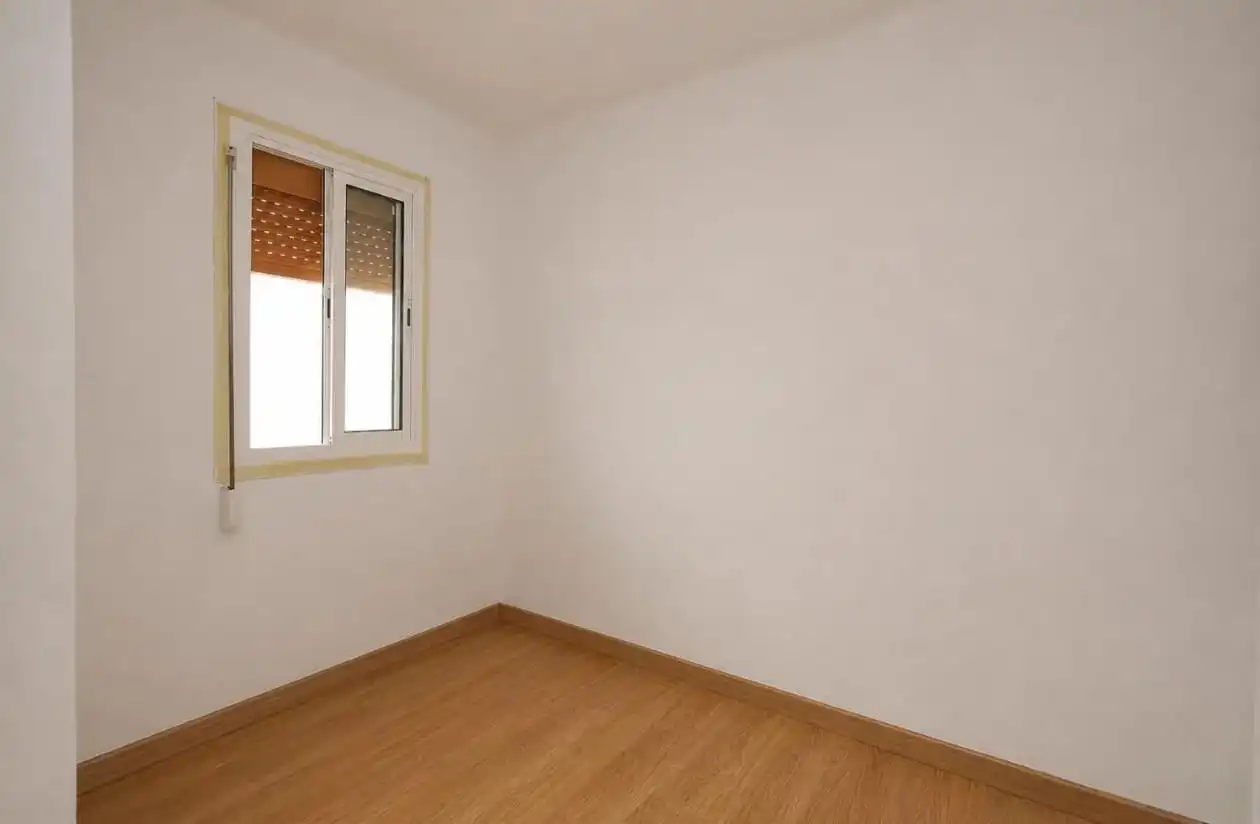 Habitación de Piso en venta en L'Hospitalet de Llobregat con Terraza y Balcón