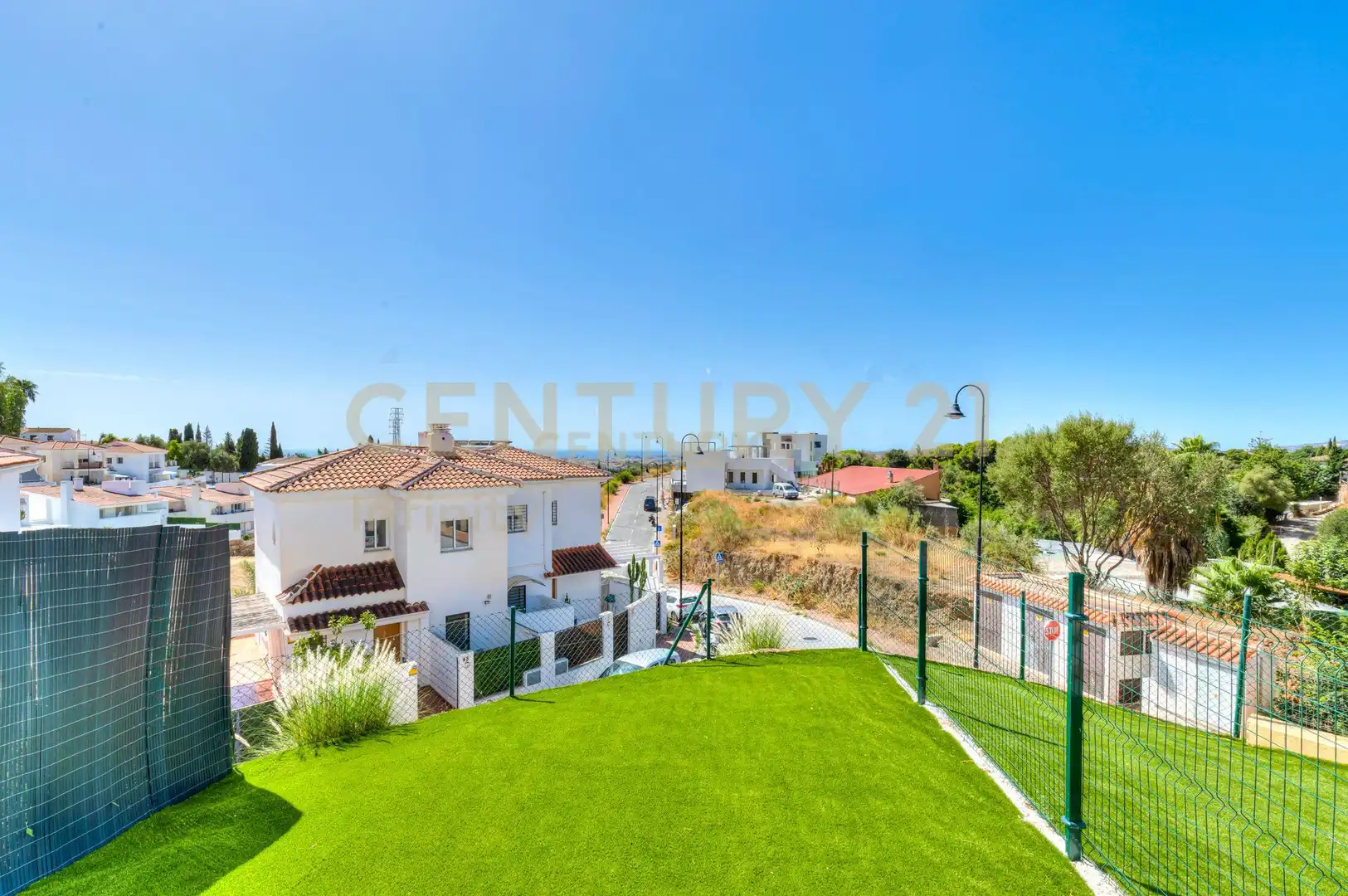 Vista exterior de Casa adosada en venda en Mijas amb Aire condicionat, Jardí privat i Traster