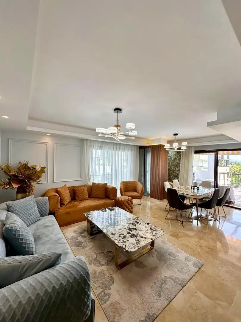 Sala de estar de Apartamento de alquiler en Marbella con Terraza, Piscina y Amueblado