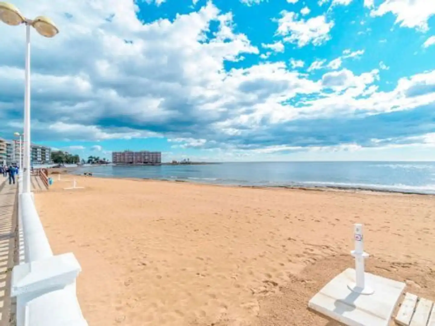 Piso en venta en Torrevieja con Aire acondicionado, Terraza y Amueblado