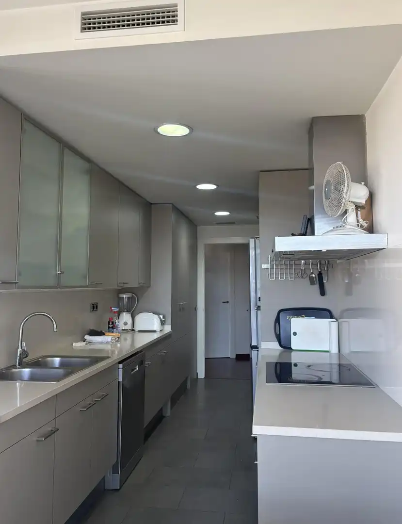 Küche von Wohnung zum Verkauf in Barcelona mit Balkon