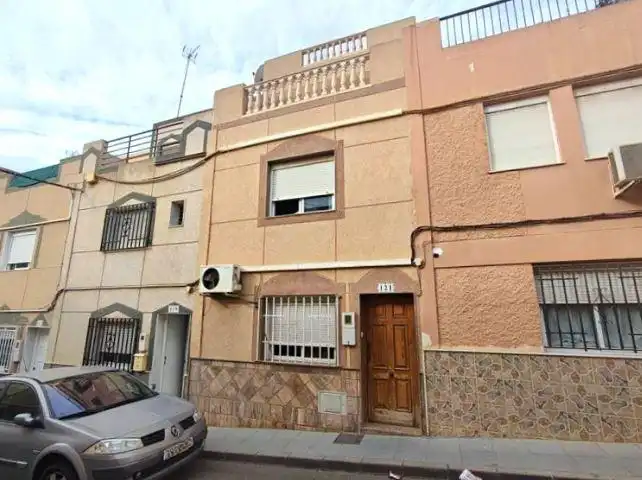 Vista exterior de Piso en venta en Almería
