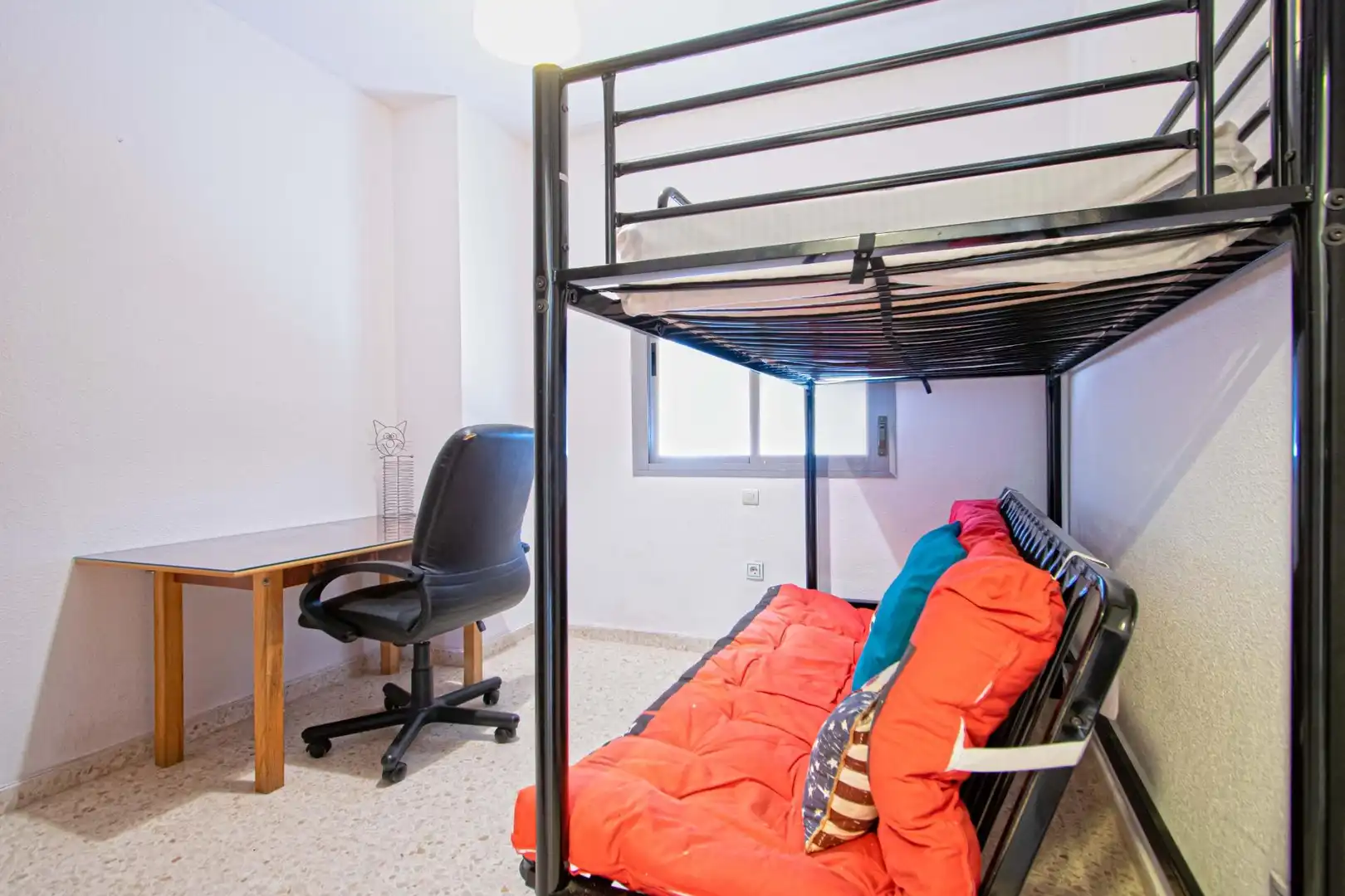 Bedroom of Flat for sale in Sevilla  with Air Conditioner, Storage room and Balcony