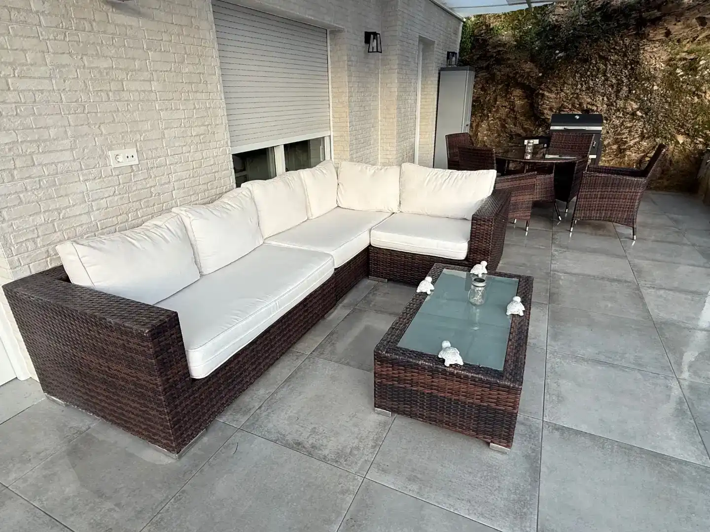 Terrasse von Einfamilien-Reihenhaus zur Miete in Guaro mit Klimaanlage, Schwimmbad und Möbliert