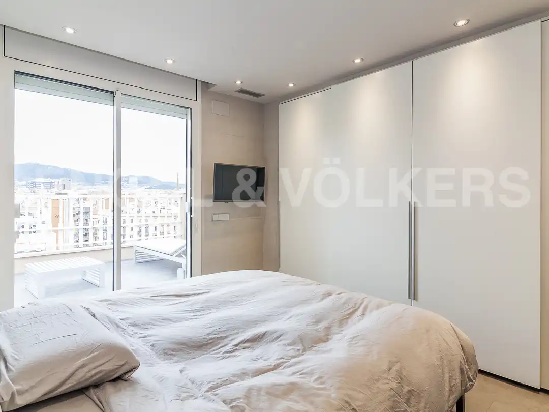 Schlafzimmer von Dachboden zum Verkauf in Barcelona mit Klimaanlage, Heizung und Terrasse