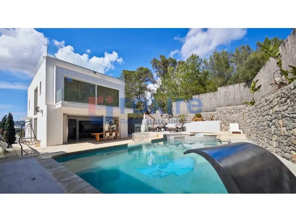 Vista exterior de Casa o xalet en venda en Santa Eulària des Riu amb Aire condicionat, Jardí privat i Terrassa