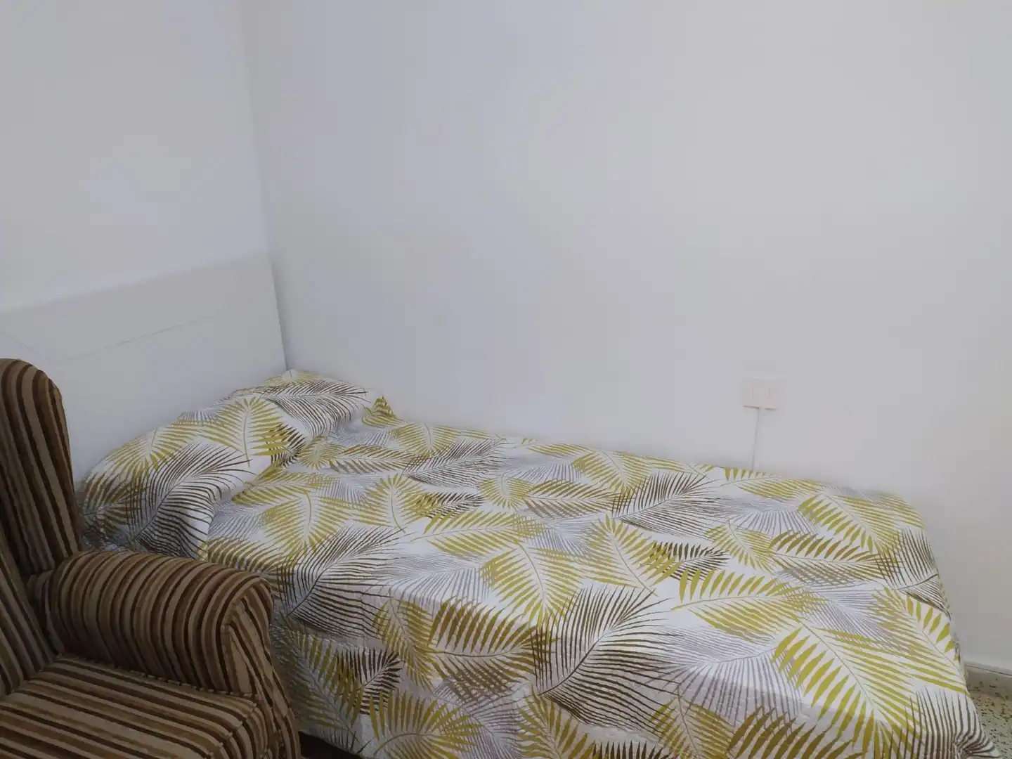 Habitación de Estudio de alquiler en Granada con Amueblado