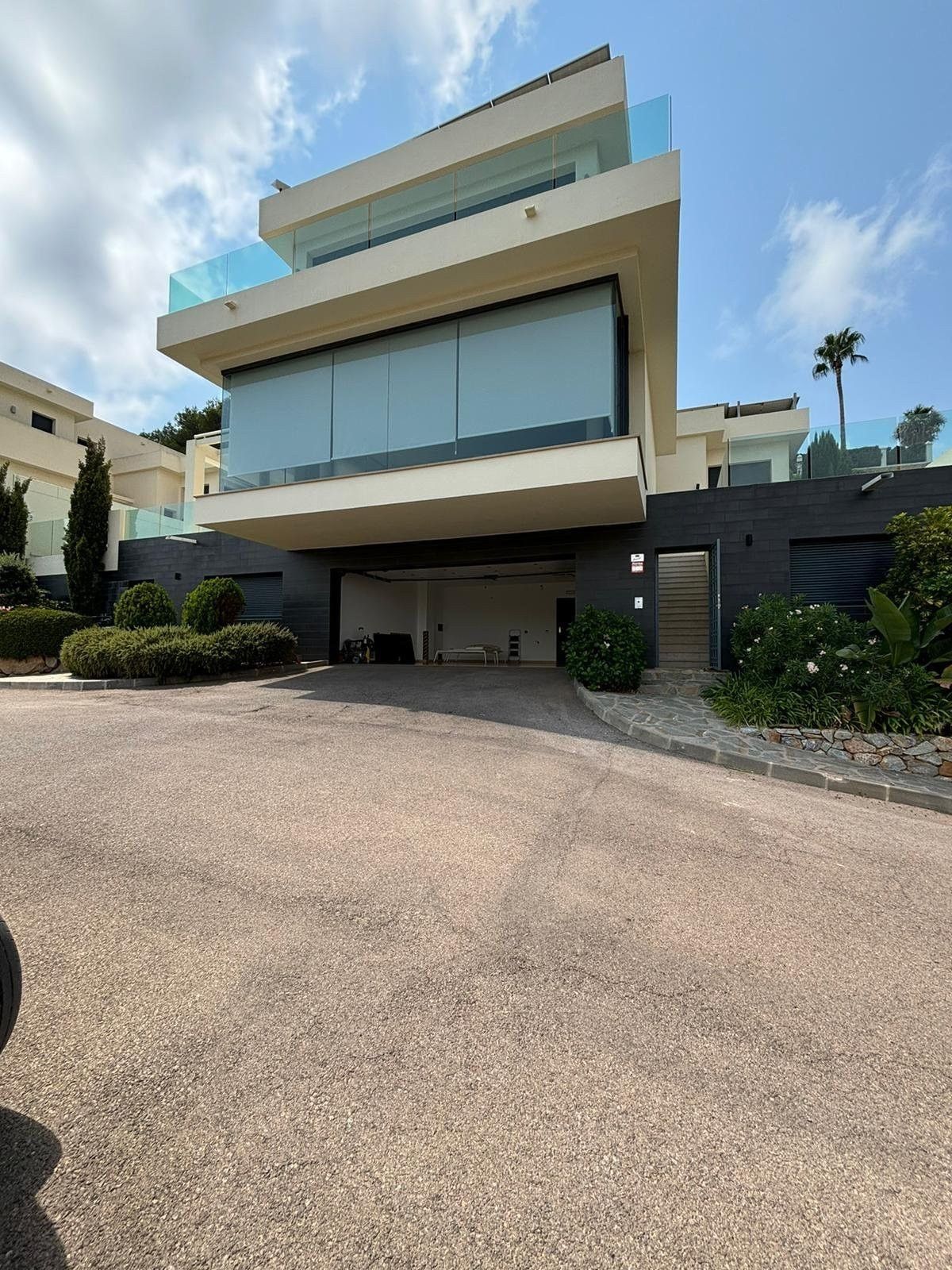 Vista exterior de Casa o xalet en venda en Cartagena amb Aire condicionat, Jardí privat i Terrassa