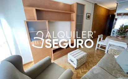 Sala d'estar de Pis de lloguer en  Madrid Capital amb Aire condicionat, Terrassa i Piscina