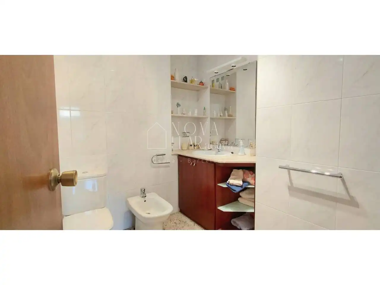 Badezimmer von Wohnungen zum Verkauf in Centelles mit Heizung und Balkon