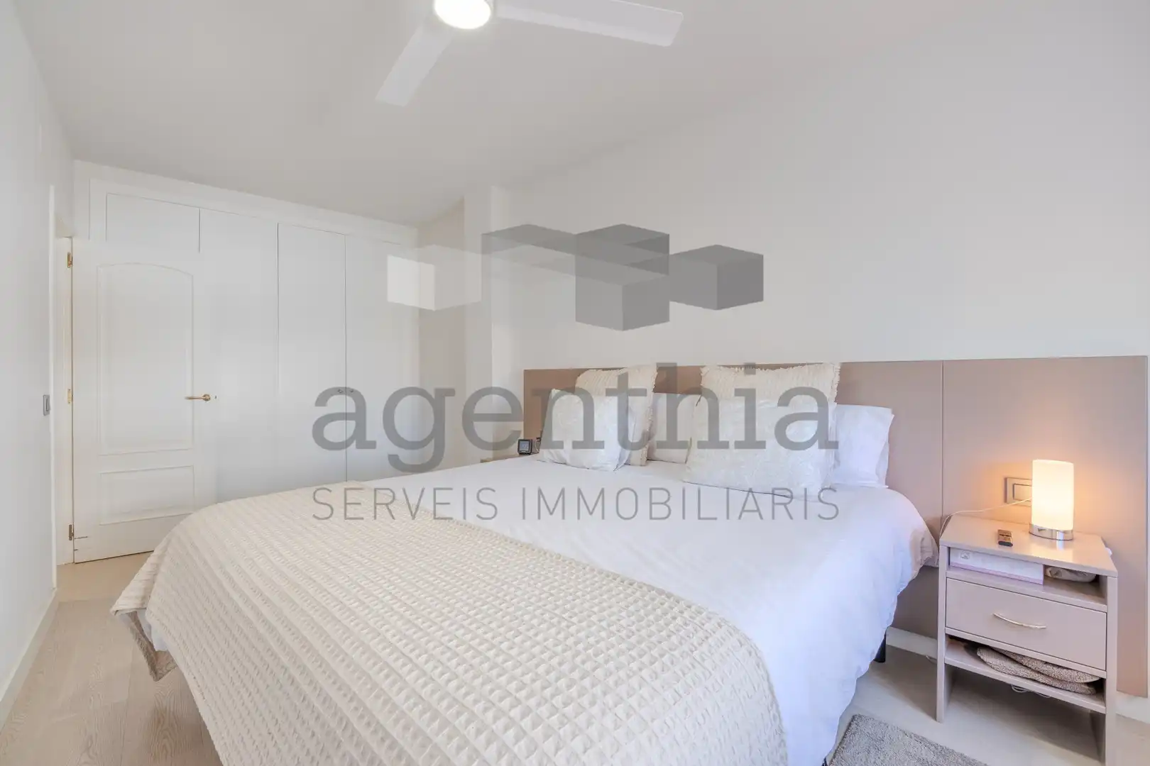Bedroom of Flat for sale in Girona  with Air Conditioner, Heating and Balcony