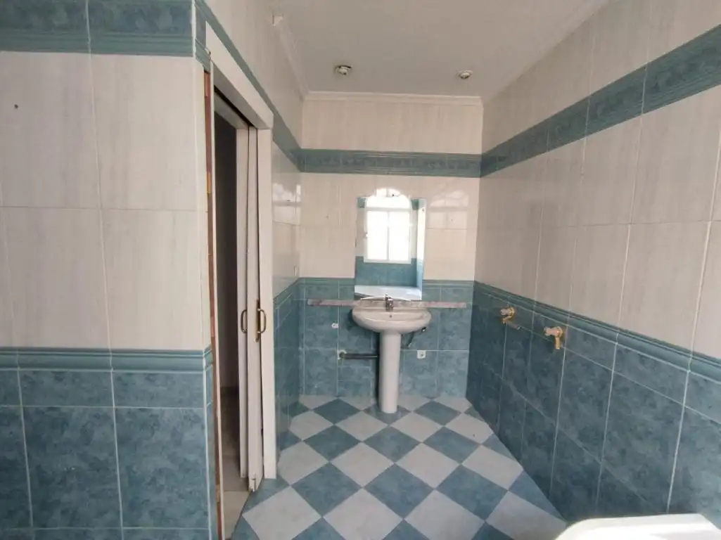 Bany de Casa o xalet en venda en Las Cabezas de San Juan amb Terrassa