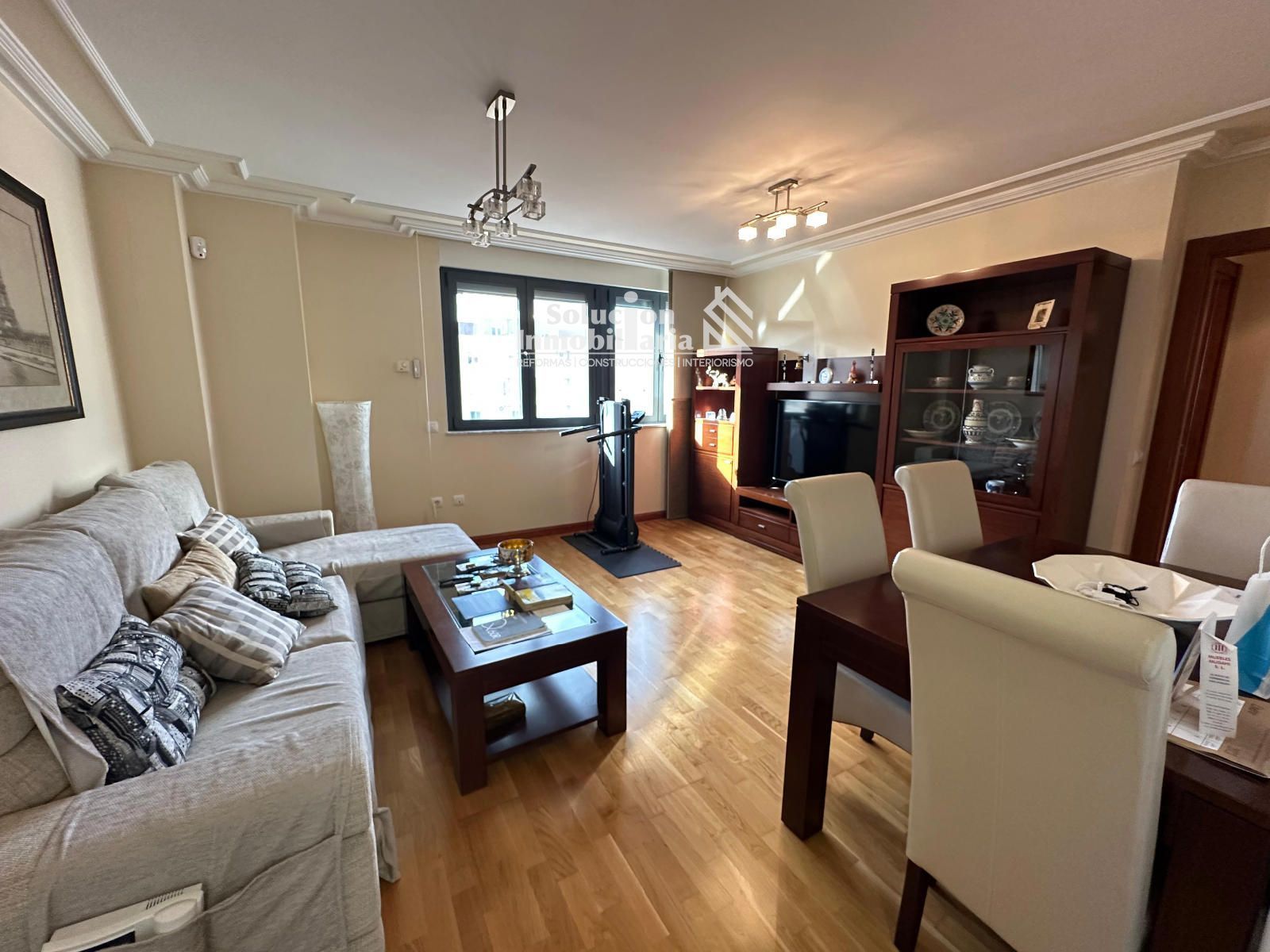 Sala d'estar de Pis en venda en Salamanca Capital amb Calefacció i Moblat