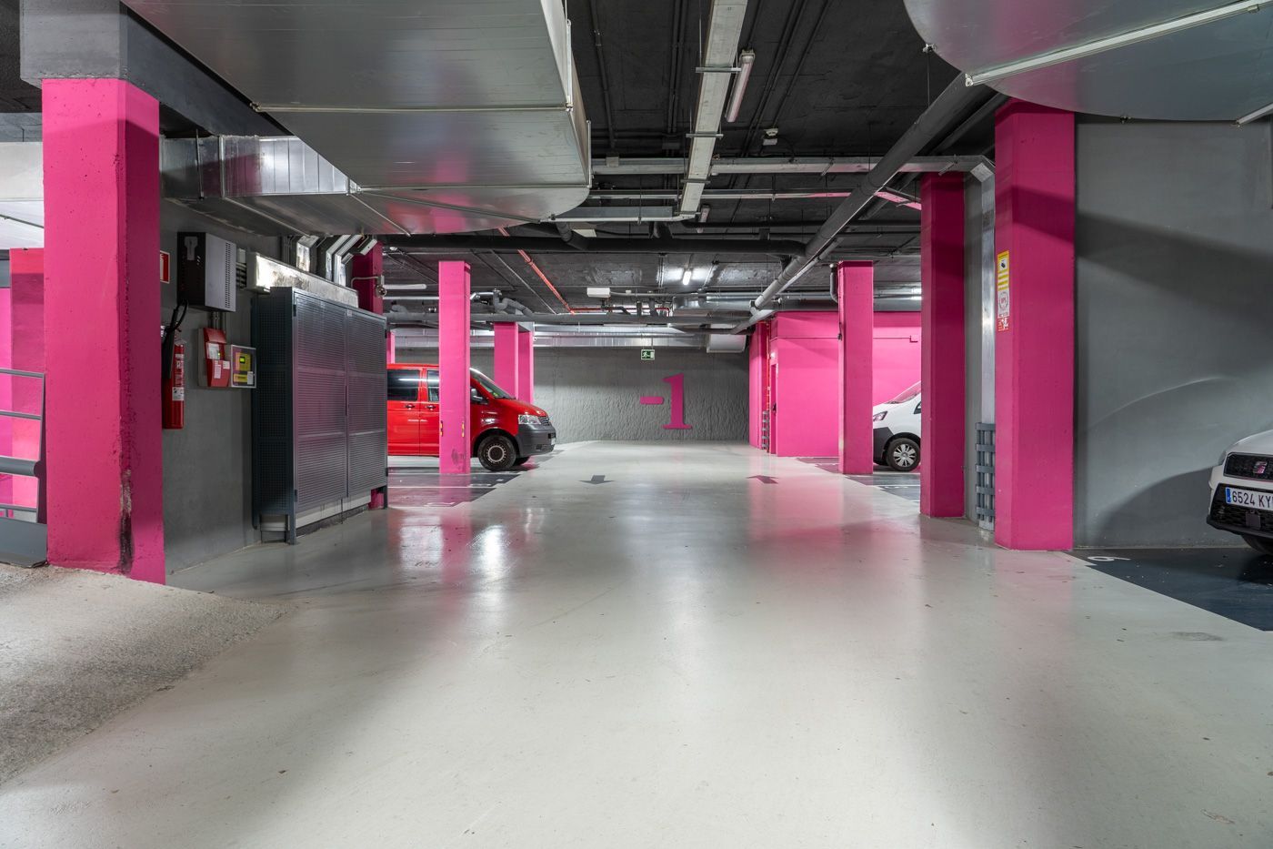 Garaje de alquiler en  CALLE CARRERAS CANDI, Sants-Badal