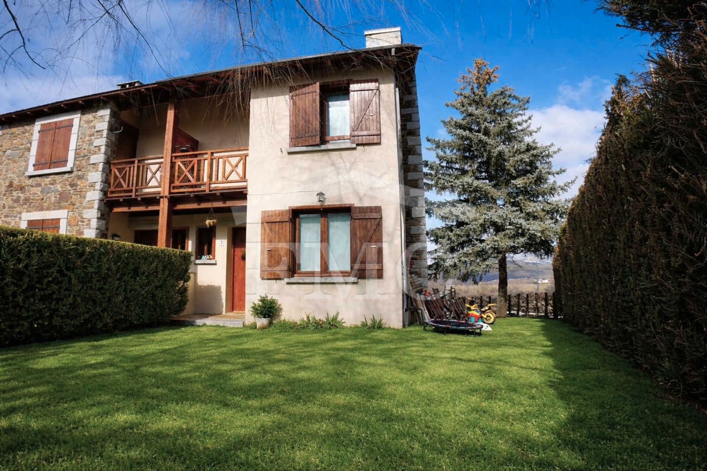 Vista exterior de Casa o xalet en venda en Llívia amb Calefacció, Jardí privat i Parquet