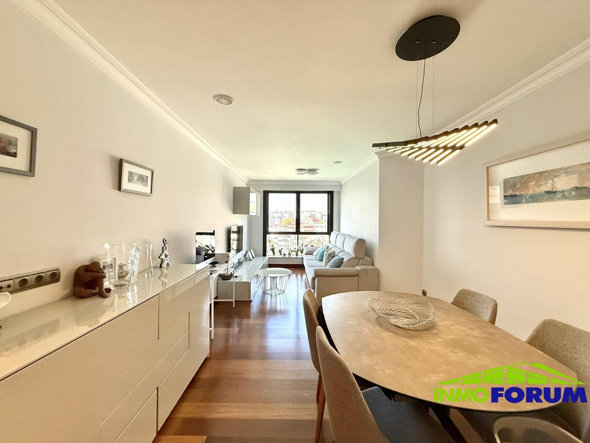 Comedor de Piso en venta en A Coruña Capital  con Calefacción, Parquet y Trastero