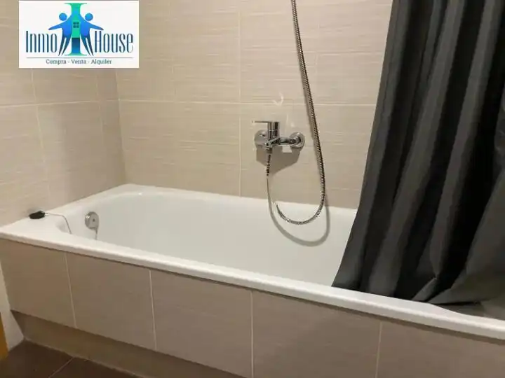 Badezimmer von Wohnung zur Miete in Albacete mit Klimaanlage, Heizung und Terrasse