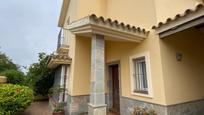 Vista exterior de Casa o xalet en venda en Chiclana de la Frontera amb Aire condicionat, Terrassa i Balcó