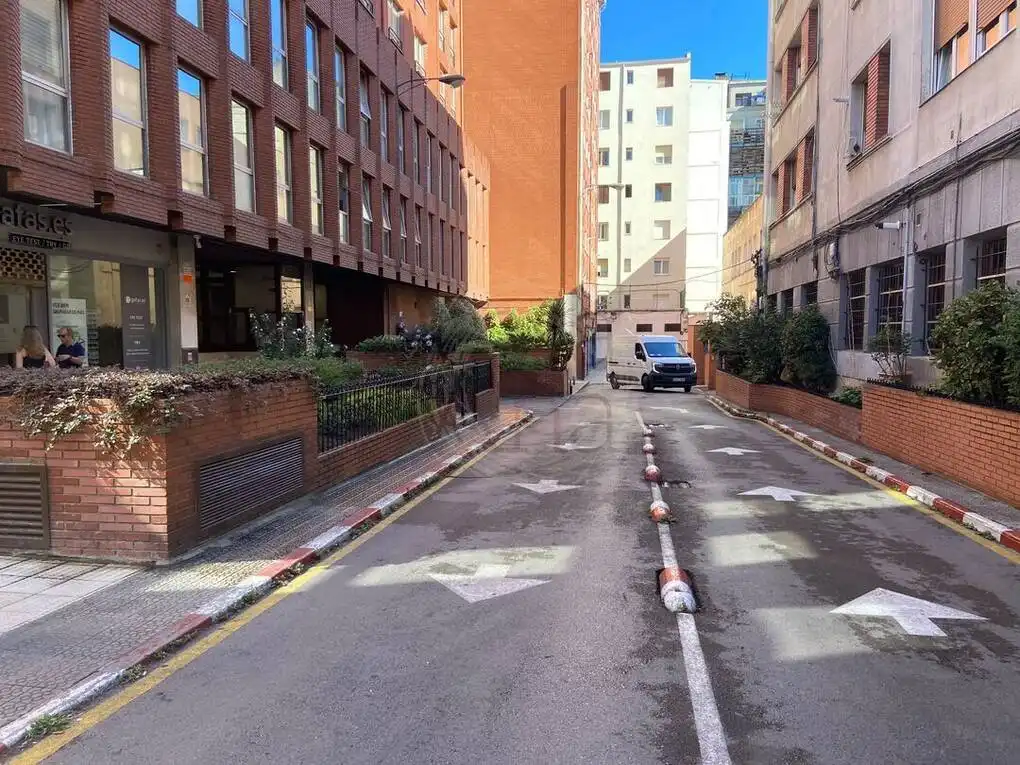 Parkplatz zur Miete in Calle María Díaz de Haro
