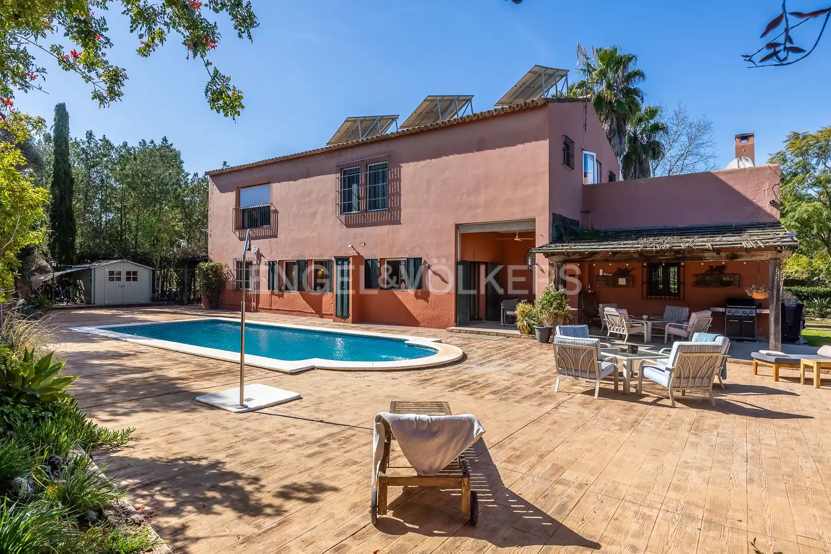 Vista exterior de Casa o xalet en venda en Espartinas amb Aire condicionat, Calefacció i Jardí privat