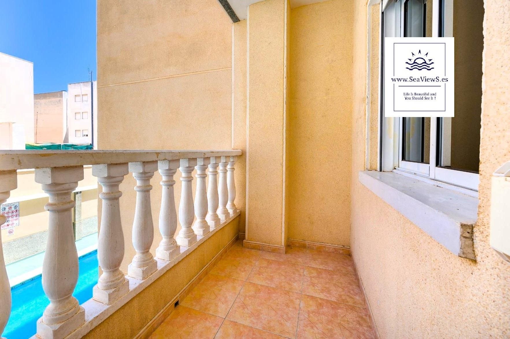 Terrassa de Apartament en venda en Torrevieja amb Balcó i Piscina comunitària