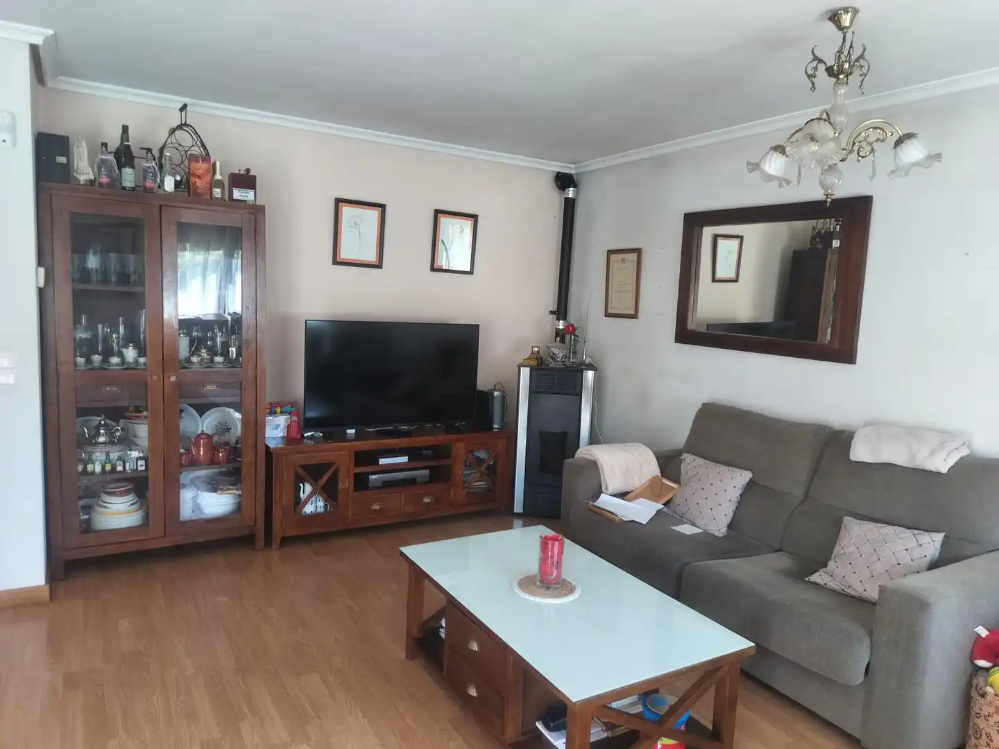 Sala d'estar de Casa adosada en venda en Ponferrada amb Calefacció