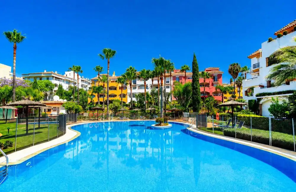 Vista exterior de Apartament de lloguer en Marbella amb Aire condicionat, Terrassa i Moblat