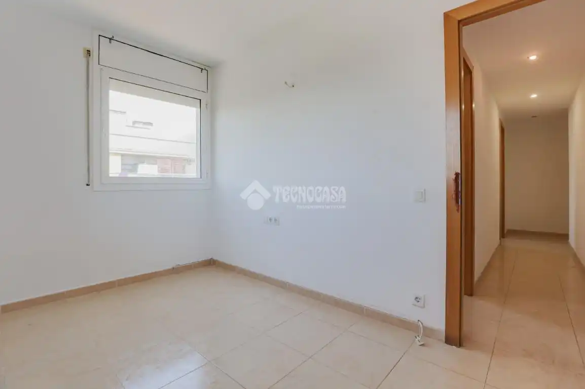 Dormitori de Pis en venda en Sabadell amb Aire condicionat i Balcó