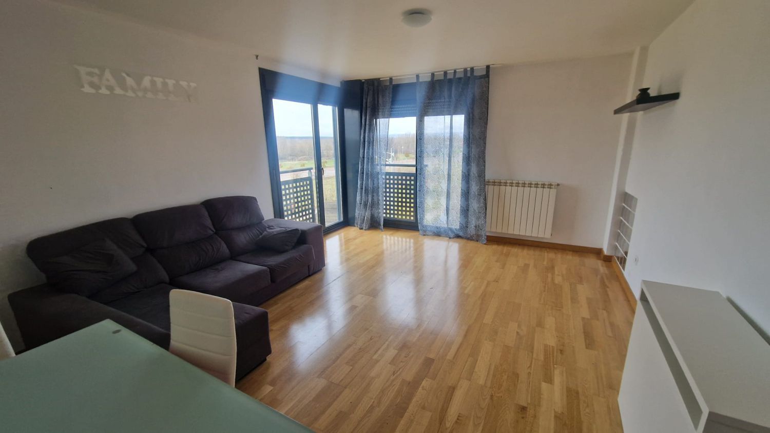 Sala de estar de Apartamento en venta en León Capital  con Calefacción, Parquet y Terraza