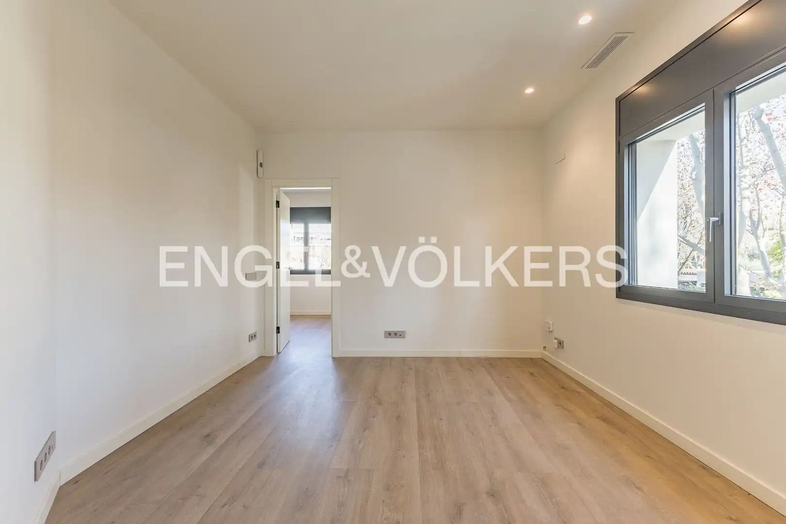 Habitación de Casa o chalet en venta en Sant Cugat del Vallès con Calefacción, Jardín privado y Parquet