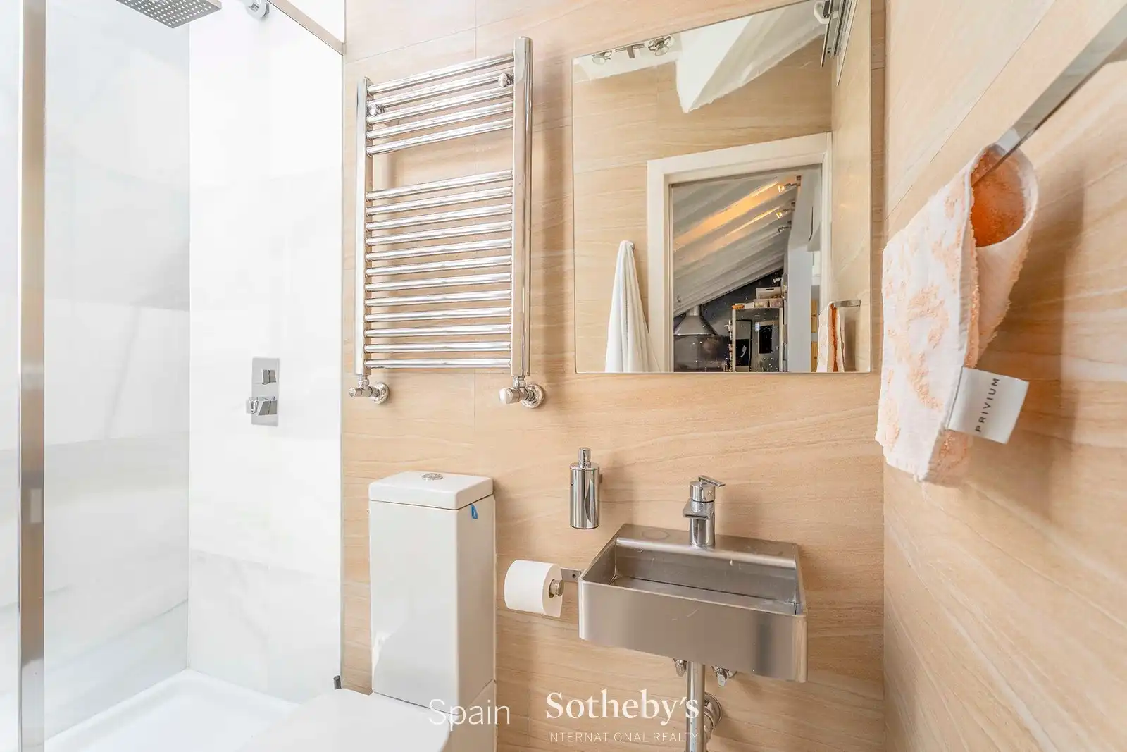 Baño de Ático de alquiler en Madrid con Aire acondicionado, Calefacción y Terraza