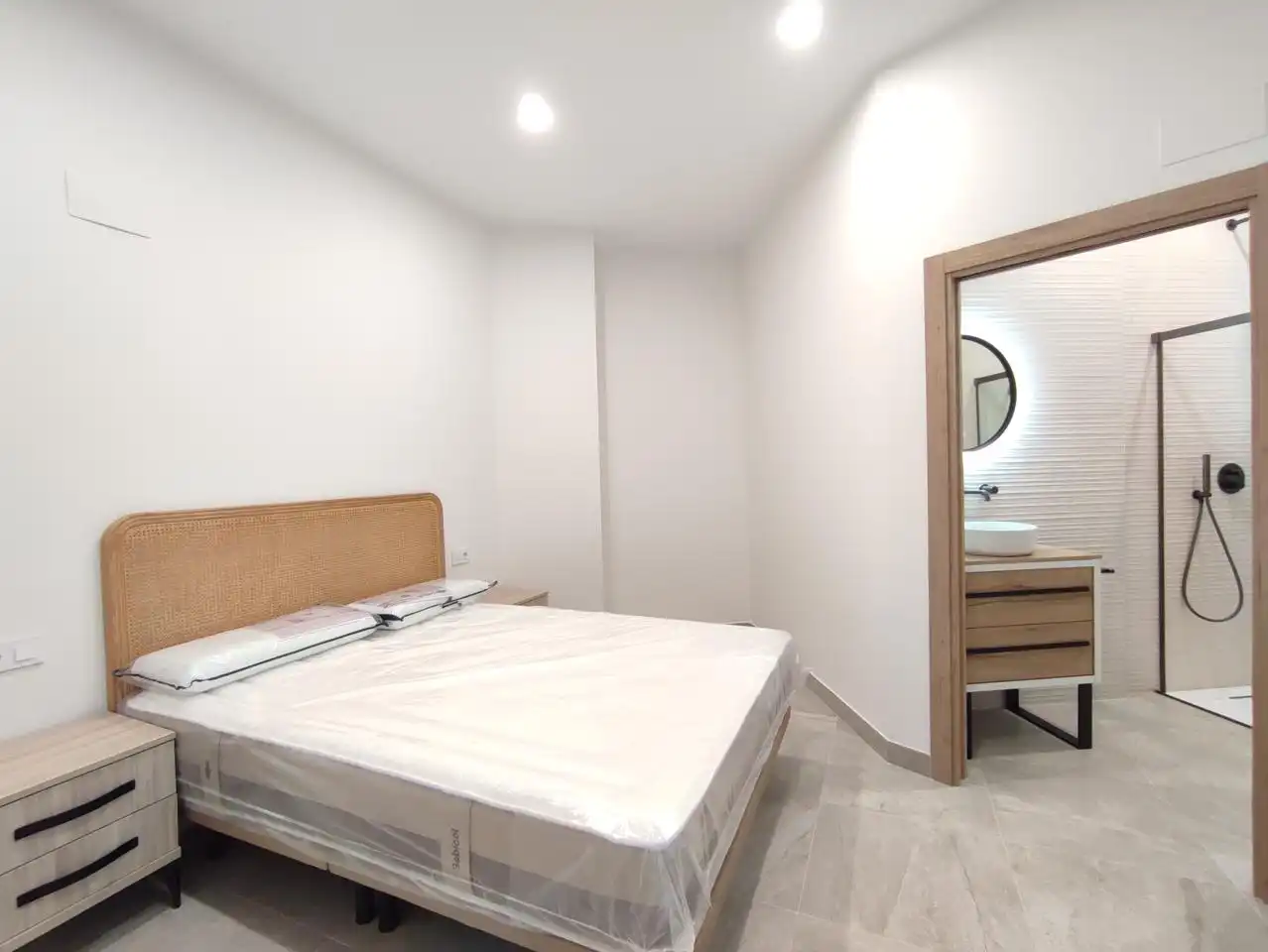 Ground floor for rent in Feria