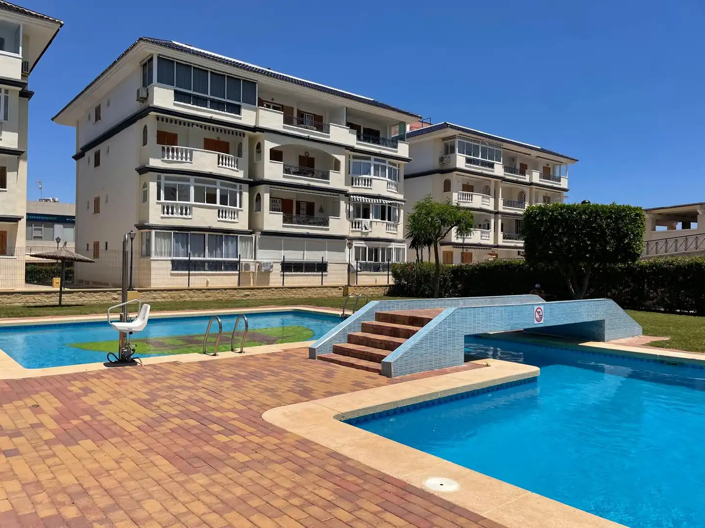 Swimming pool of Flat for sale in Torrevieja  with Air Conditioner, Terrace and Community pool