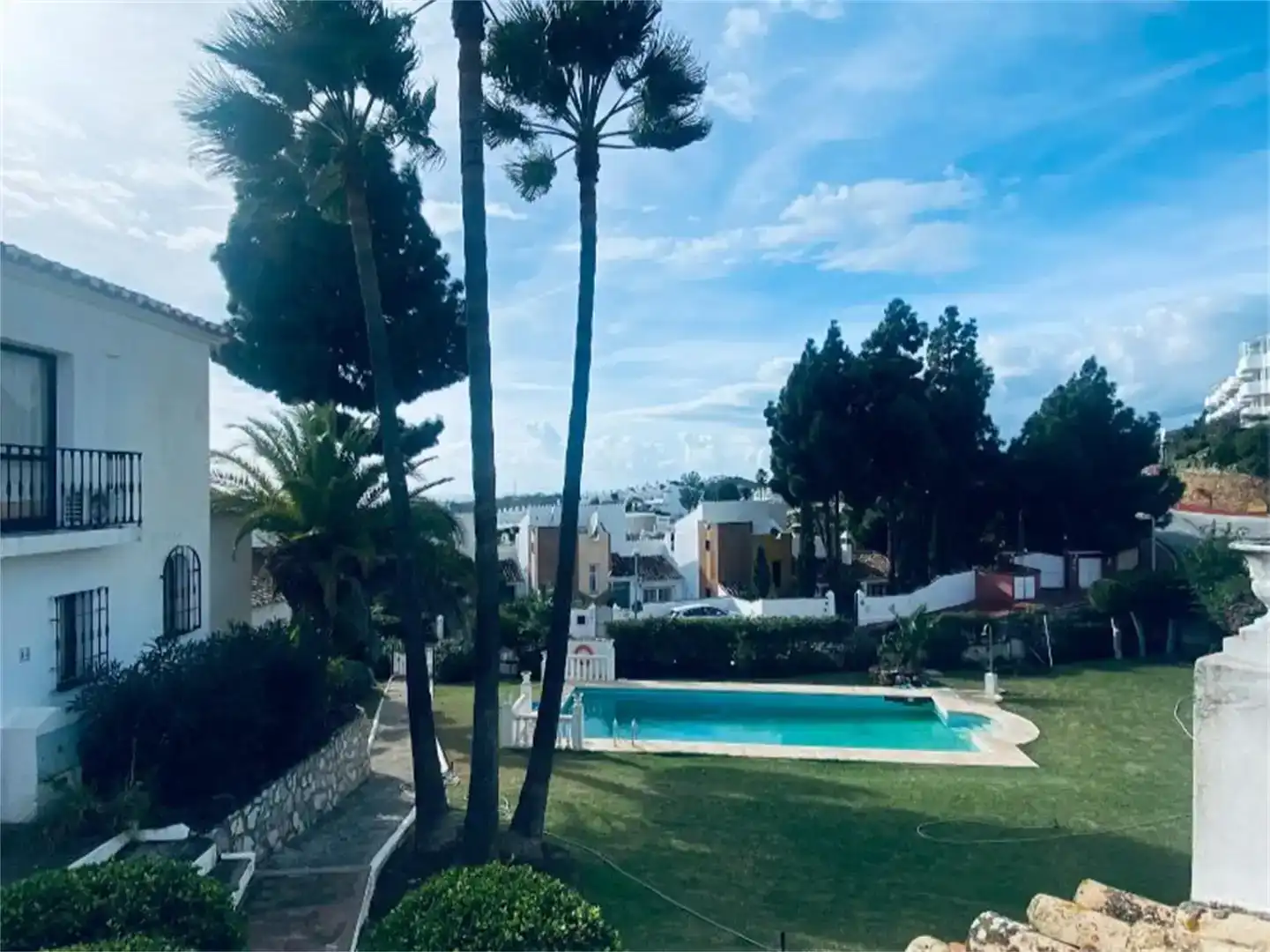 Vista exterior de Casa o xalet en venda en Mijas amb Piscina i Balcó
