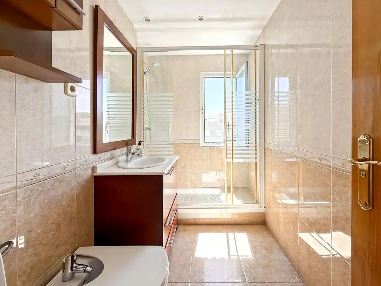 Badezimmer von Wohnung zum Verkauf in San Sebastián de los Reyes mit Klimaanlage, Heizung und Terrasse