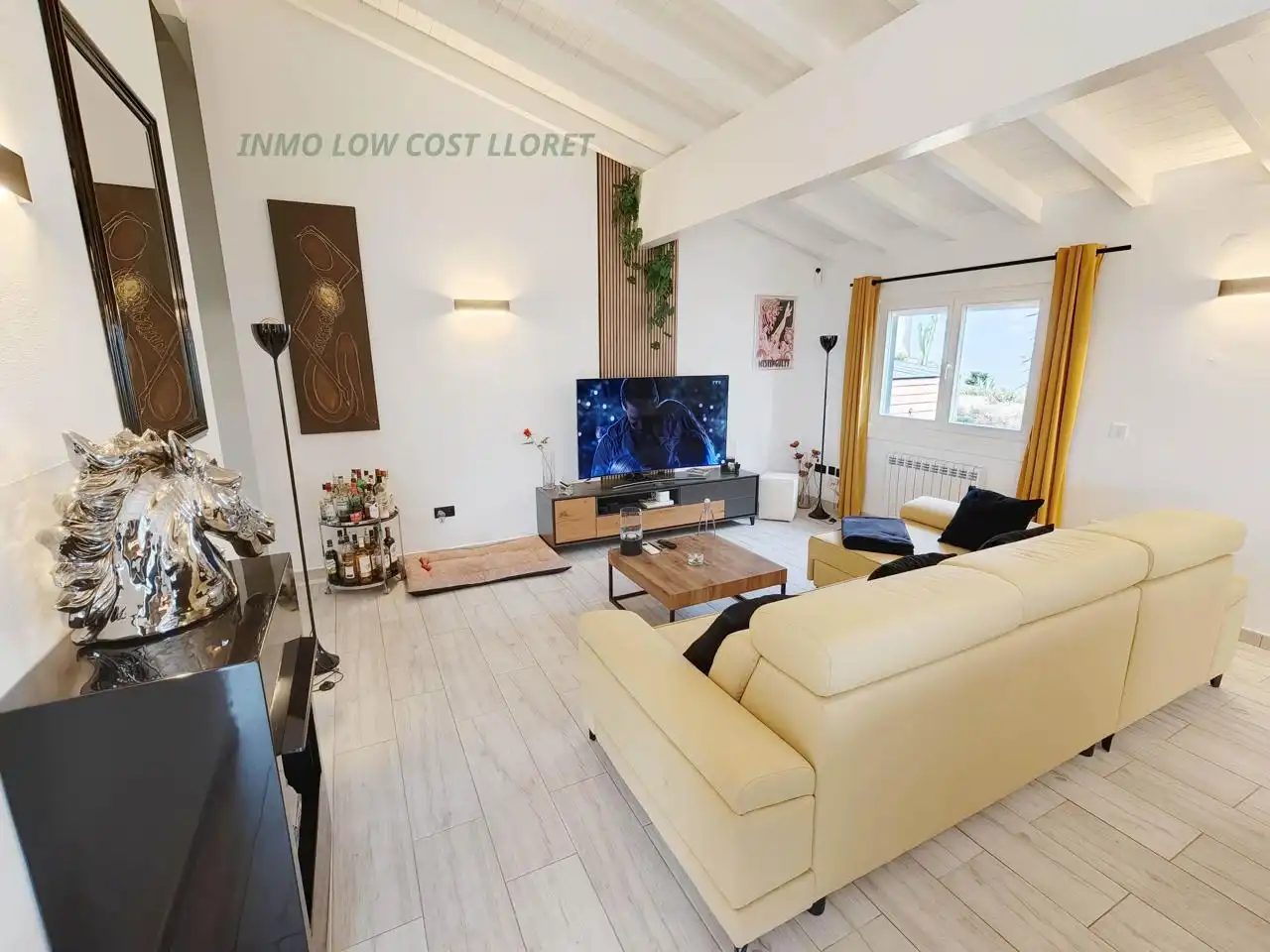 Sala d'estar de Casa o xalet en venda en Vidreres amb Aire condicionat, Jardí privat i Terrassa