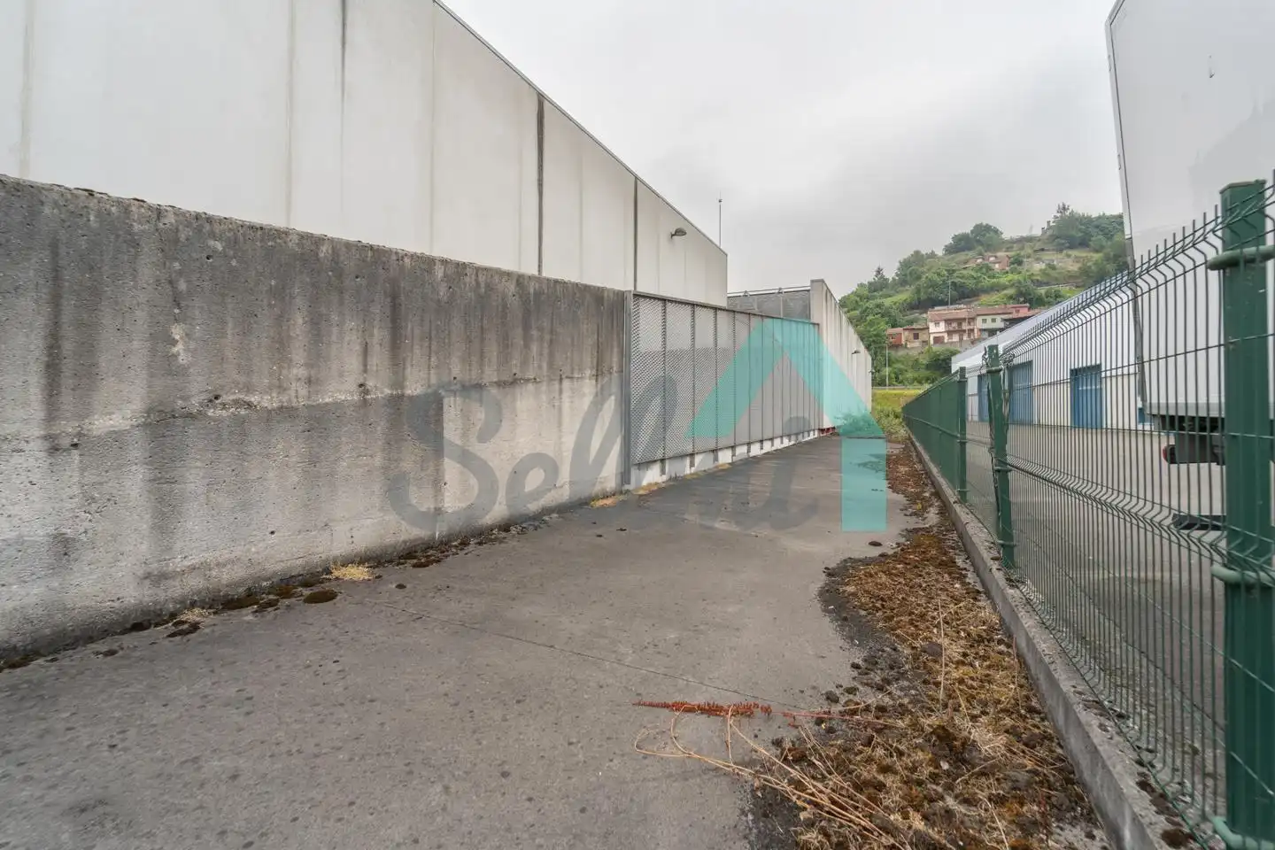 Parking de Nave industrial en venta en Oviedo 