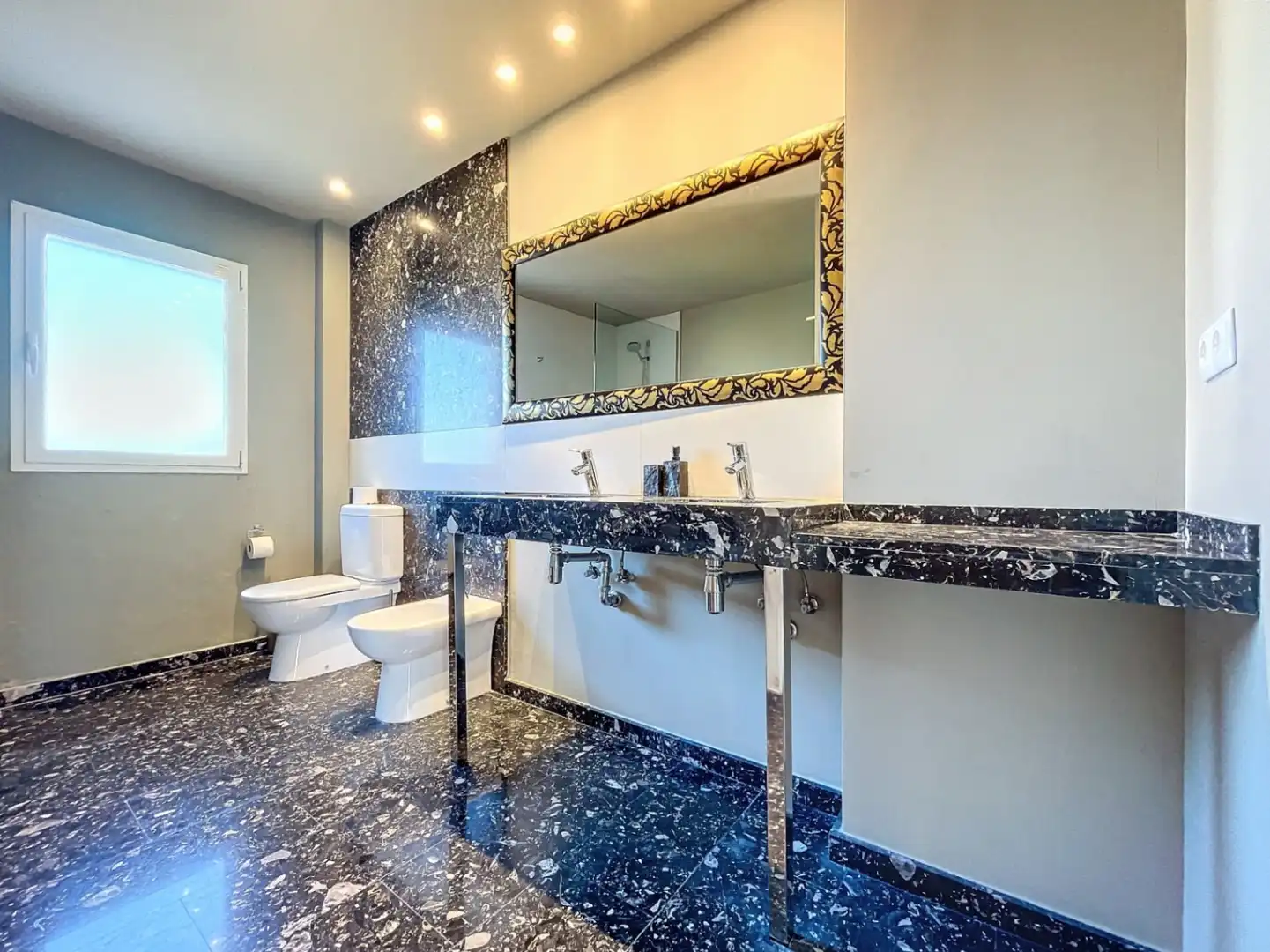 Bathroom of Houses for sale in L'Alfàs del Pi  with Air Conditioner, Heating and Private garden