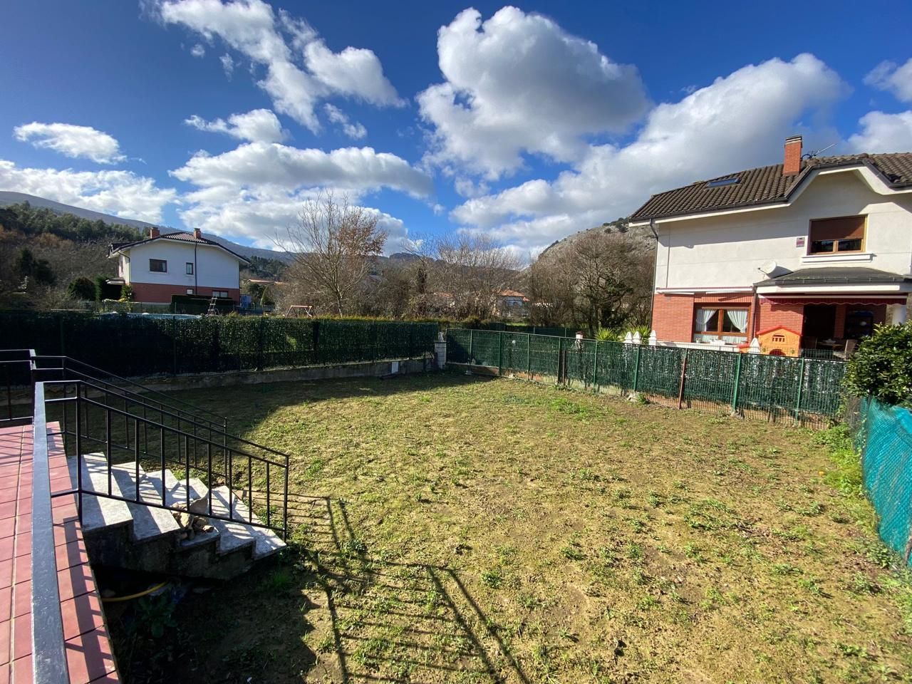 Casa adosada en venda en Castro-Urdiales amb Calefacció i Jardí privat